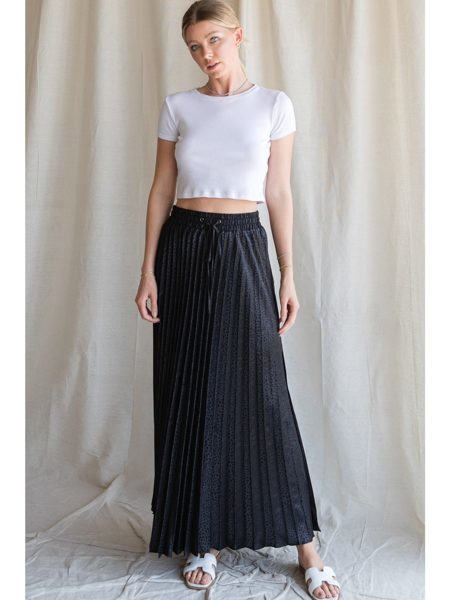 Solid Pleated Maxi Skirt - BLACK