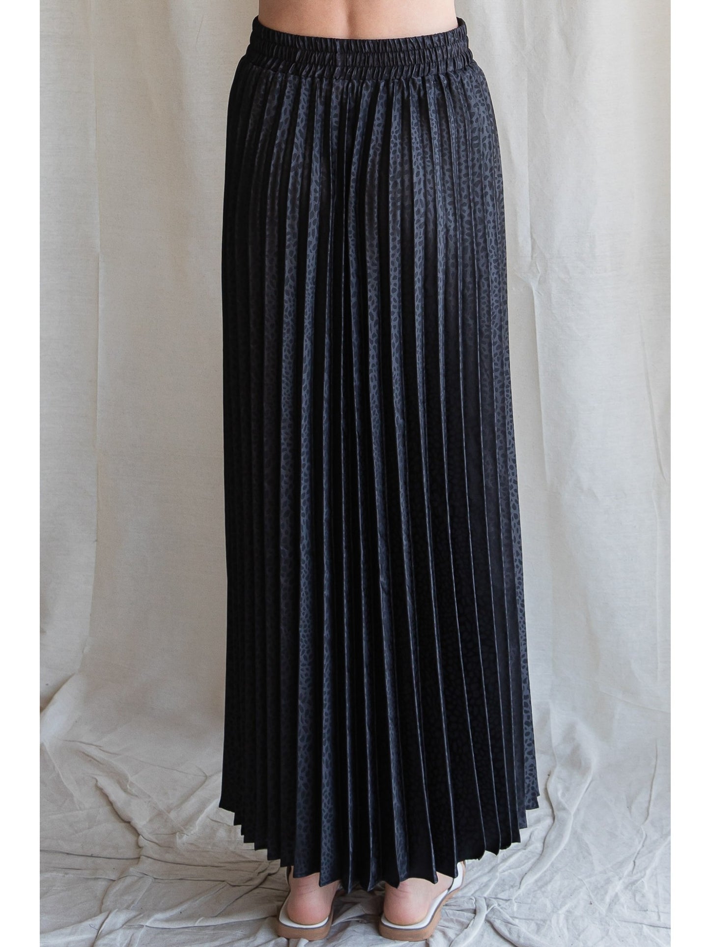 Solid Pleated Maxi Skirt - BLACK